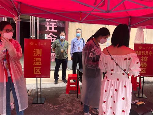 钟建新经理、龙进良书记指导工作.jpg
