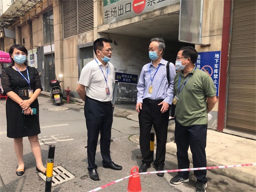 集团董康明书记来慰问视察.jpg